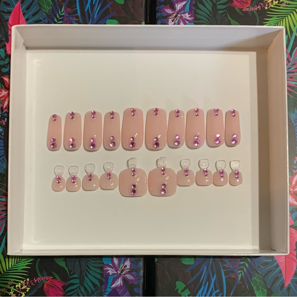 Press On Nails Medium